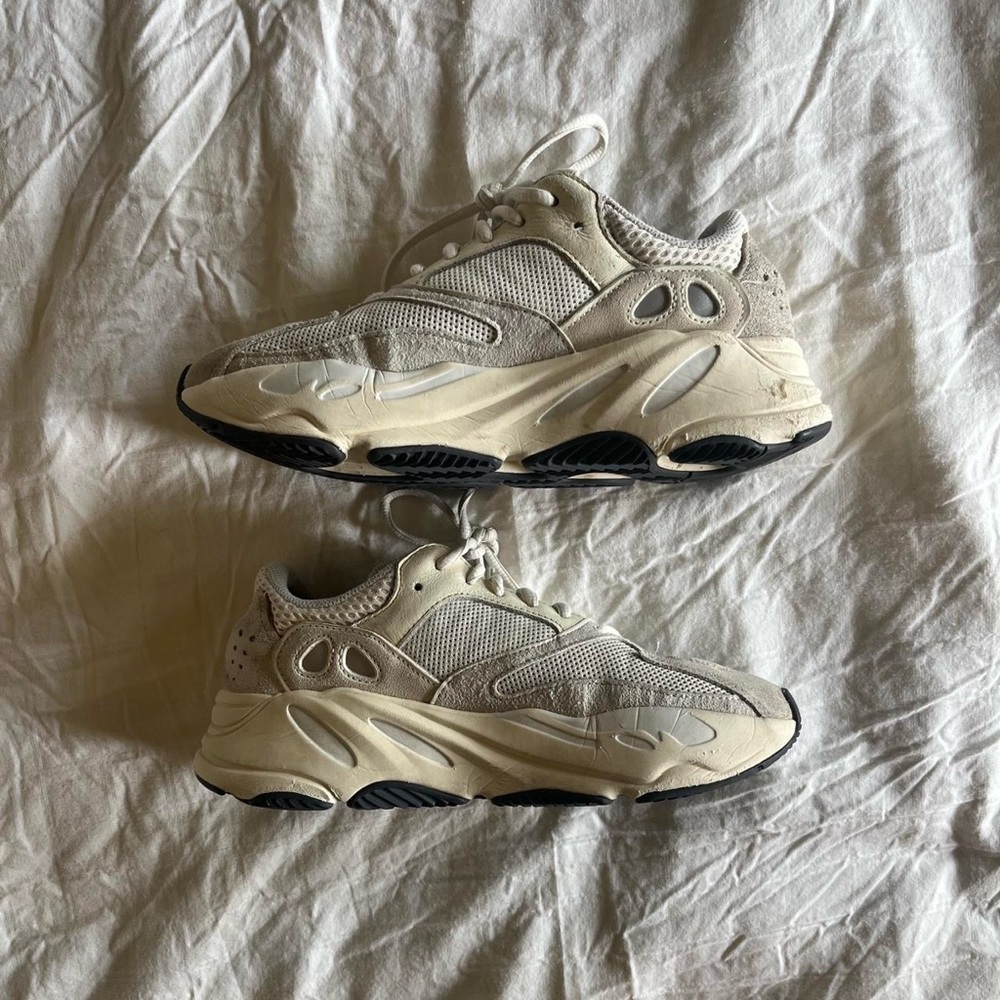 adidas yeezy boost 700 analog